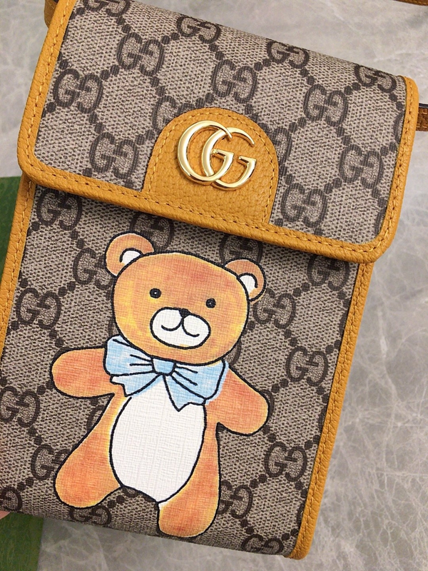 グッチバッグ背面デザイン